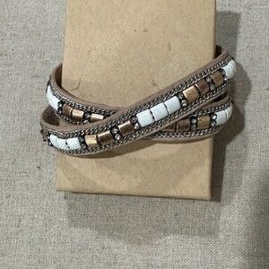 Elegant White and Gold Stella & Dot Lambskin beaded Bracelet Leather Snap